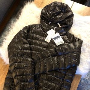 NWT Uniqlo Ultra Light Down Puffer Jacket